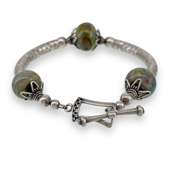 Textured Curve Tube Green Glass Bead Toggle Bracelet | Sterling Silver | 7" - Picture 4 of 7